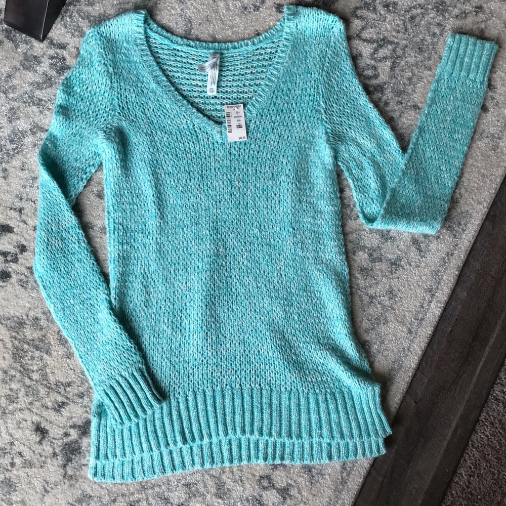 Cozy brand new sweater